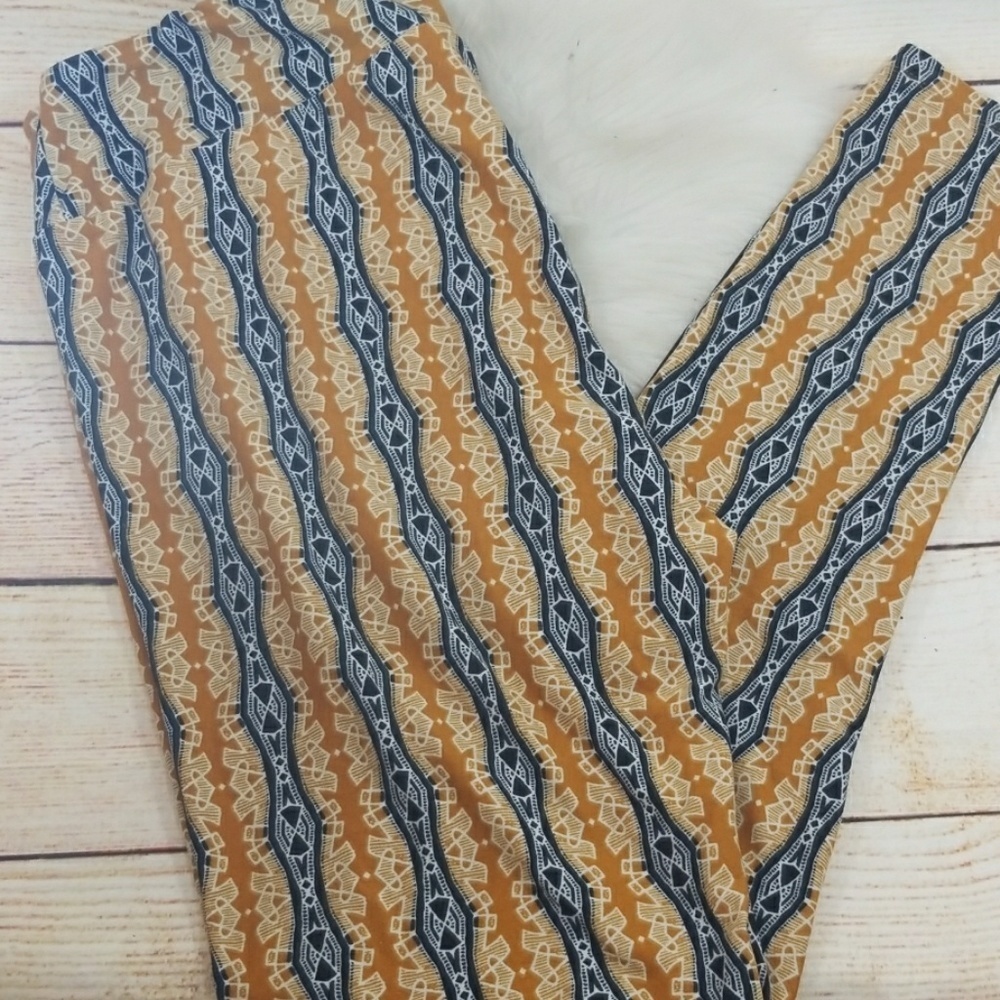 Barely worn LulaRoe tall & curvy leggings so soft